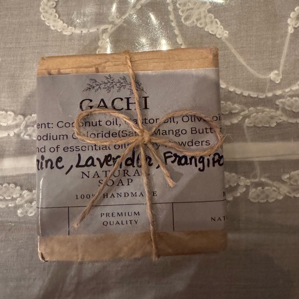 ❤️ 100% Handmade GACHI Natural Soap - Tangerine, Lavender and Frangipani.